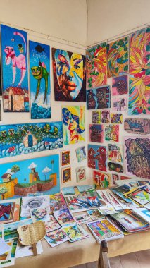 Tirinidad, Küba - 13 Ağustos 2023: Küba 'da Trinidad galerisi üzerine Küba sanat çalışması