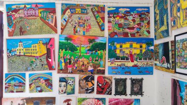 Tirinidad, Küba - 13 Ağustos 2023: Küba 'da Trinidad galerisi üzerine Küba sanat çalışması