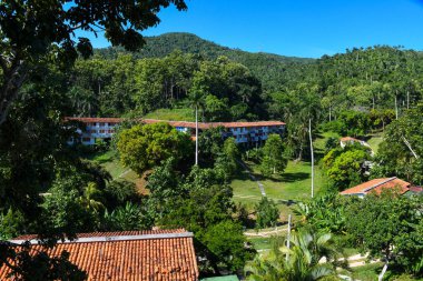Küba 'daki Las Terrazas komünist köyüne bakın.