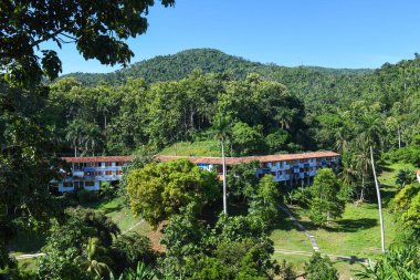 Küba 'daki Las Terrazas komünist köyüne bakın.