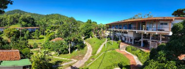 Küba 'daki Las Terrazas komünist köyüne bakın.