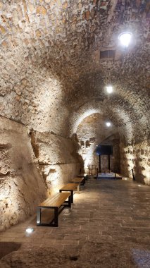 Ürdün 'deki Ajlun kalesinin içi.