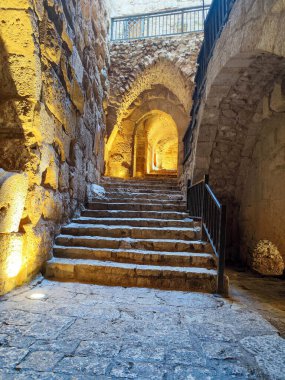 Ürdün 'deki Ajlun kalesinin içi.