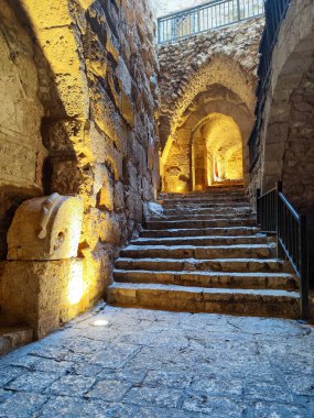 Ürdün 'deki Ajlun kalesinin içi.