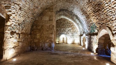 Ürdün 'deki Ajlun kalesinin içi.