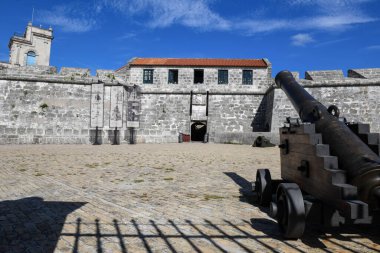 Havana, Küba - 7 Ağustos 2023: Küba Havana Kraliyet Kuvvetleri kalesi