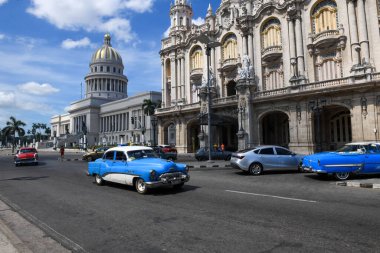 Havana, Küba - 7 Ağustos 2023: Capitol ve Küba 'daki büyük Havana tiyatrosu