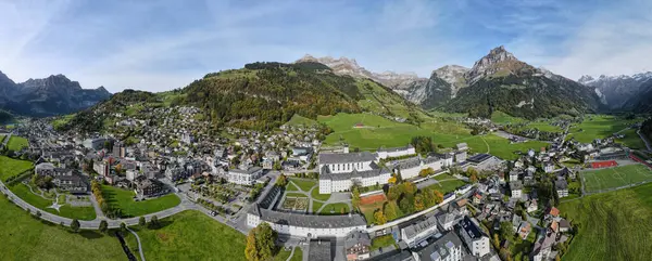 Vue Par Drone Couvent Engelberg Sur Les Alpes Suisses Photos De Stock Libres De Droits
