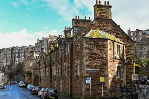 Edinburgh, İskoçya - 30 Mart 2024: İskoçya 'daki Edinburgh' daki Dekan Köyü