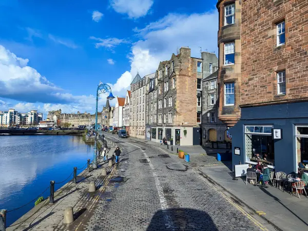 Leith Edinburgh, İskoçya - 30 Mart 2024: İskoçya 'da Edinburgh yakınlarındaki Leith' te