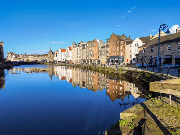 Leith Edinburgh, İskoçya - 30 Mart 2024: İskoçya 'da Edinburgh yakınlarındaki Leith' te