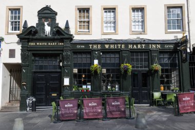 Edinburgh, İskoçya - 31 Mart 2024: İskoçya 'da Edinburgh' daki Grassmarket barında