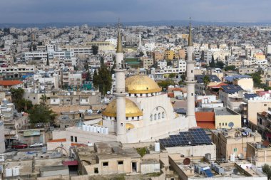 Kral Hüseyin Camii ile Madaba 'nın üst manzarası