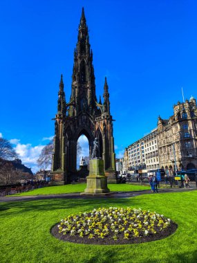 İskoçya 'daki Edinburgh' daki Scott anıtına bakın.