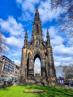 İskoçya 'daki Edinburgh' daki Scott anıtına bakın.