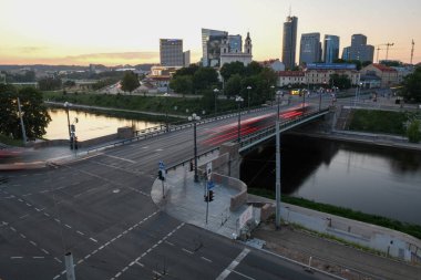 Vilnius 'un Litvanya' daki gece manzarası