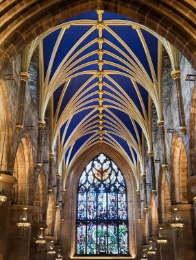 Edinburgh, İskoçya - 29 Mart 2024: İskoçya 'daki Edinburgh' daki Saint Giles Katedrali 'nin iç mekanı