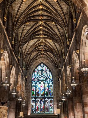 Edinburgh, İskoçya - 29 Mart 2024: İskoçya 'daki Edinburgh' daki Saint Giles Katedrali 'nin iç mekanı