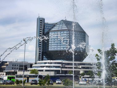 Belarus 'taki Minsk' teki ulusal kütüphaneye bak