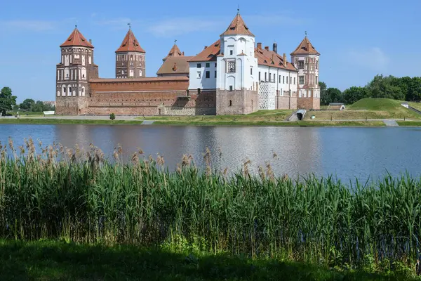 Unesco 'nun dünya mirası Belarus' taki MIR kalesine bakın.