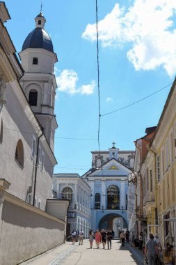 Vilnius, Litvanya - 1 Haziran 2024: Litvanya 'daki Vilnius kilisesinin şafak kapısında