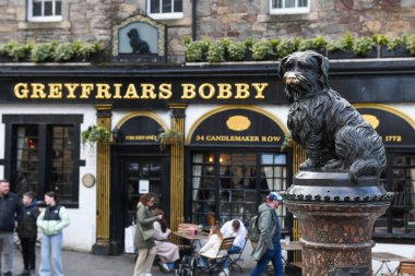 İskoçya 'daki Edinburgh' da Greyfriars Bobby heykeli
