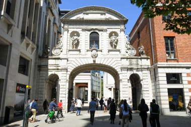 Londra, İngiltere - 20 Mayıs 2024: İngiltere 'deki St. Paul Katedrali' nde görüş