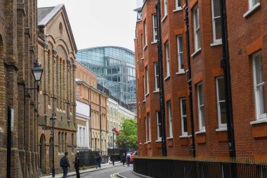 Londra, İngiltere - 18 Mayıs 2024: İngiltere 'deki Londra' daki binalara bakın