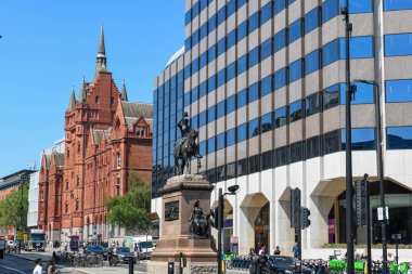 Londra, İngiltere - 18 Mayıs 2024: İngiltere 'deki Londra' daki binalara bakın