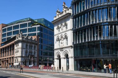 Londra, İngiltere - 18 Mayıs 2024: İngiltere 'deki Londra' daki binalara bakın