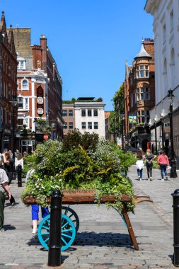 Londra, İngiltere - 20 Mayıs 2024: İngiltere 'deki Covent Garden' da