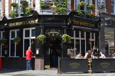 Londra, İngiltere - 20 Mayıs 2024: İngiltere 'deki Covent Garden' da