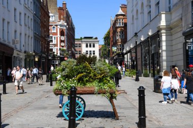 Londra, İngiltere - 20 Mayıs 2024: İngiltere 'deki Covent Garden' da