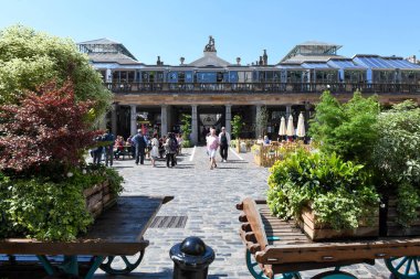 Londra, İngiltere - 20 Mayıs 2024: İngiltere 'deki Covent Garden' da