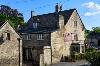 Bibury, İngiltere - 19 Mayıs 2024: İngiltere 'deki Bibury köyüne bakın