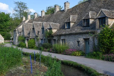 İngiltere 'nin Bibury köyüne bakın.
