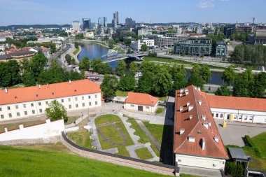 Vilnius, Litvanya - 2 Haziran 2024: Litvanya 'daki Vilnius' un eski merkezinde