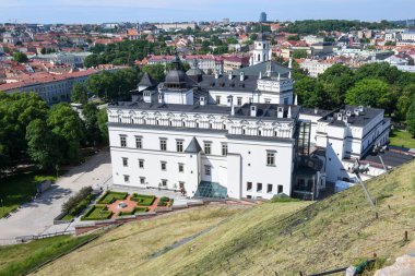 Vilnius, Litvanya - 2 Haziran 2024: Litvanya 'daki Vilnius' un eski merkezinde