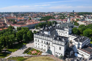 Vilnius, Litvanya - 2 Haziran 2024: Litvanya 'daki Vilnius' un eski merkezinde