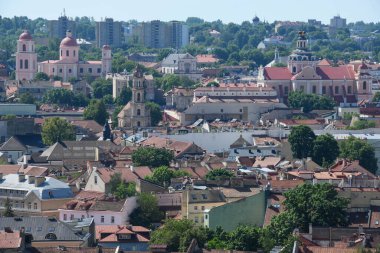 Vilnius, Litvanya - 2 Haziran 2024: Litvanya 'daki Vilnius' un eski merkezinde