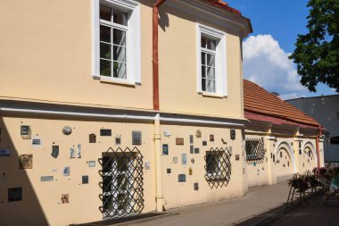 Vilnius, Litvanya - 2 Haziran 2024: Litvanya 'daki Vilnius' un eski merkezinde