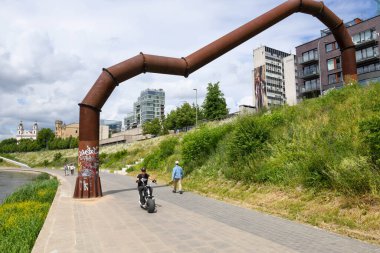 Vilnius, Litvanya - 2 Haziran 2024: Litvanya 'daki Vilnius' un eski merkezinde