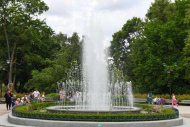 Vilnius, Litvanya - 2 Haziran 2024: Litvanya 'daki Vilnius' un Bernardine bahçesi