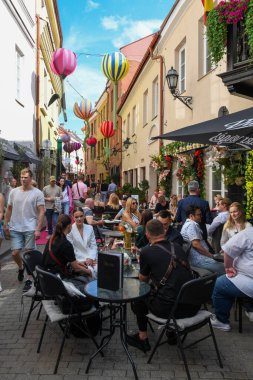 Vilnius, Litvanya - 2 Haziran 2024: Litvanya 'daki Vilnius' un eski merkezinde