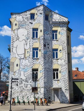 Vilnius, Litvanya - 2 Haziran 2024: Litvanya 'da Vilnius' un evinin grafitisine bakın