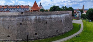 Vilnius, Litvanya - 2 Haziran 2024: Litvanya 'daki Vilnius savunma duvarının kalesine bakın