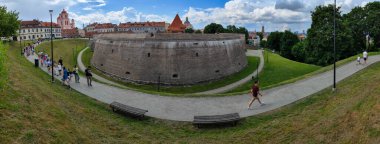 Vilnius, Litvanya - 2 Haziran 2024: Litvanya 'daki Vilnius savunma duvarının kalesine bakın