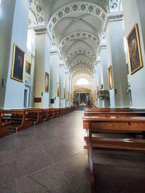 Vilnius, Litvanya - 1 Haziran 2024: Litvanya 'daki Vilnius' taki Assisi Kilisesi 'nin İçi