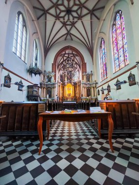 Vilnius, Litvanya - 1 Haziran 2024: Litvanya 'daki Vilnius' taki Assisi Kilisesi 'nin İçi