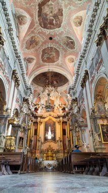 Vilnius, Litvanya - 1 Haziran 2024: Litvanya 'daki Vilnius' taki Aziz Teresa Kilisesi